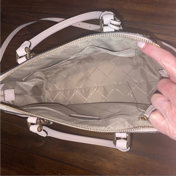 Michael Kors Satchel Crossbody Medium Soft Pink Like New! - Picture 11 of 16